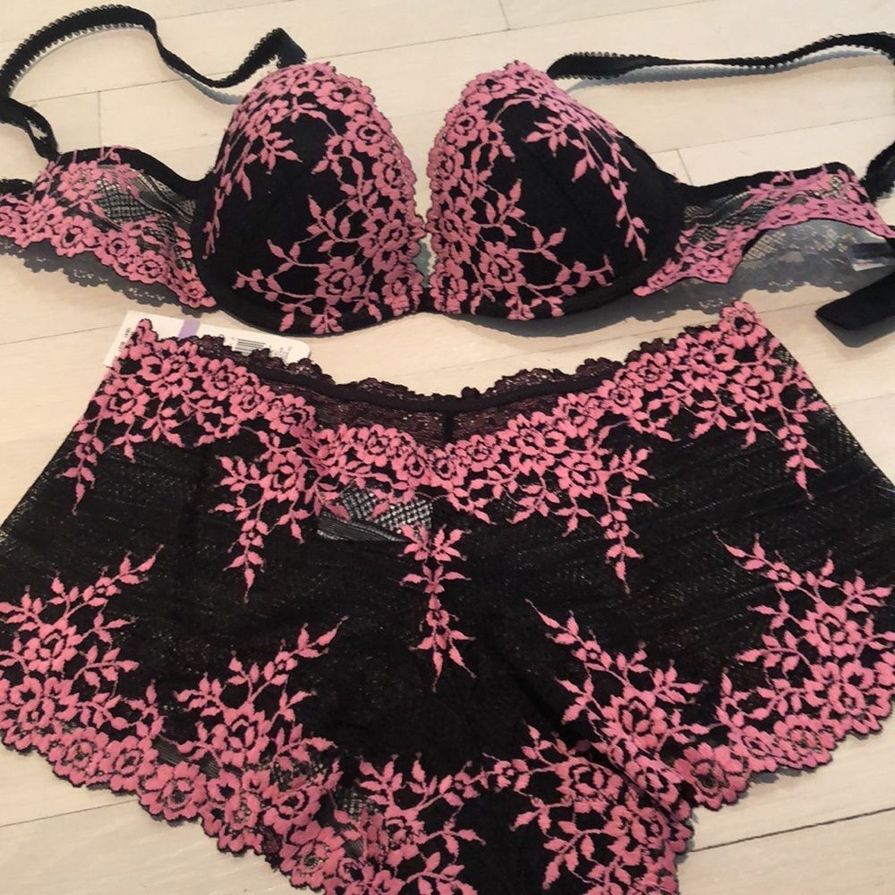 Wacoal bra/ panties set NWT
